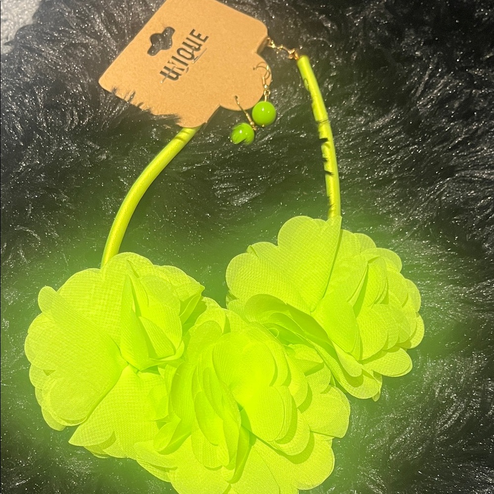 Unique necklace/earring set